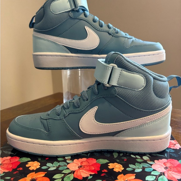 Nike Cerulean/Glacier Blue/White Court Borough Mid 2 (Big Kids Size 6.5Y) - Picture 2 of 7